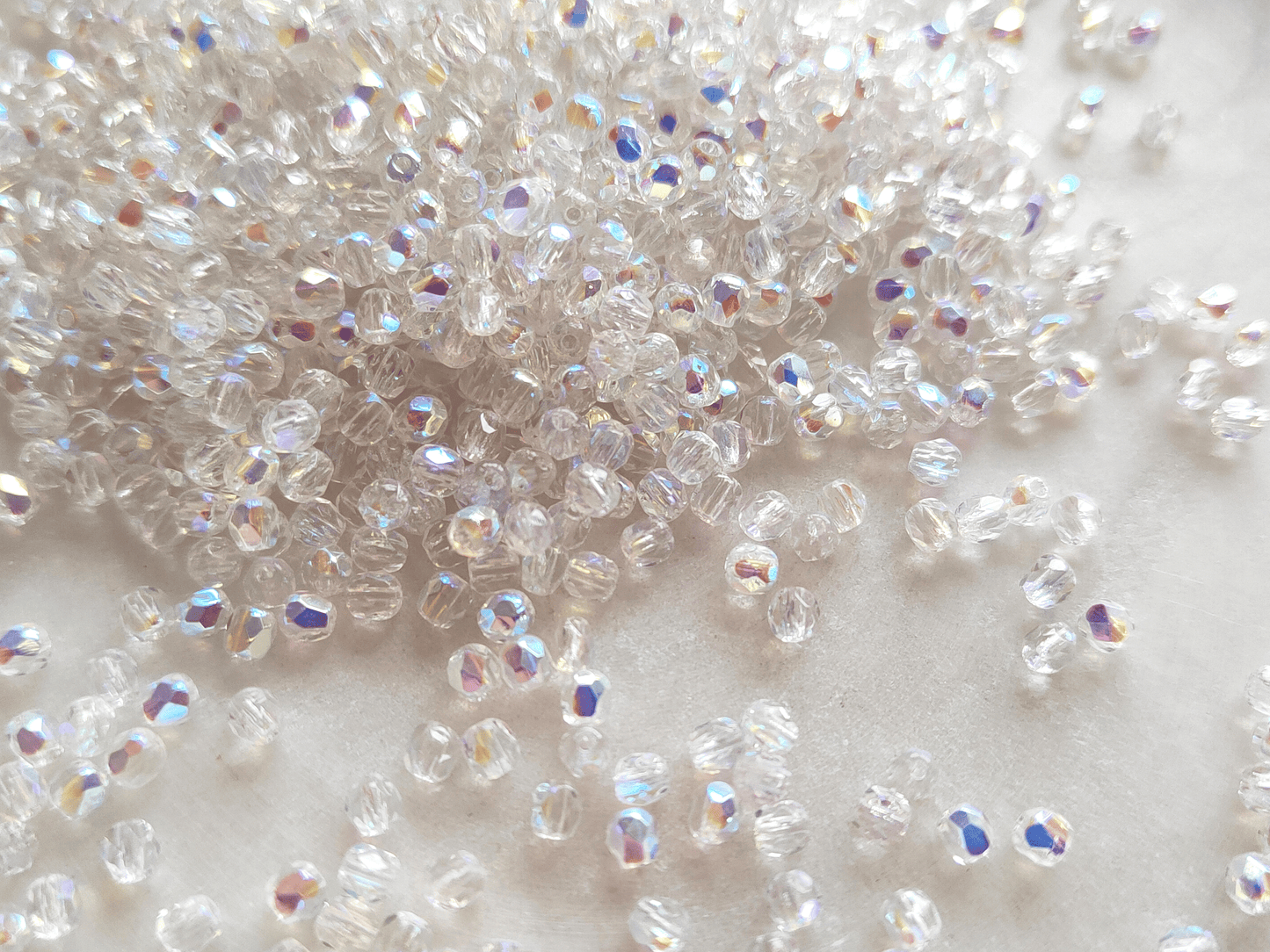 3mm Glasschliffperlen - Farblos Iris