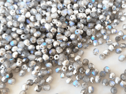 4mm Glasschliffperlen - bereift Grau Silber Iris