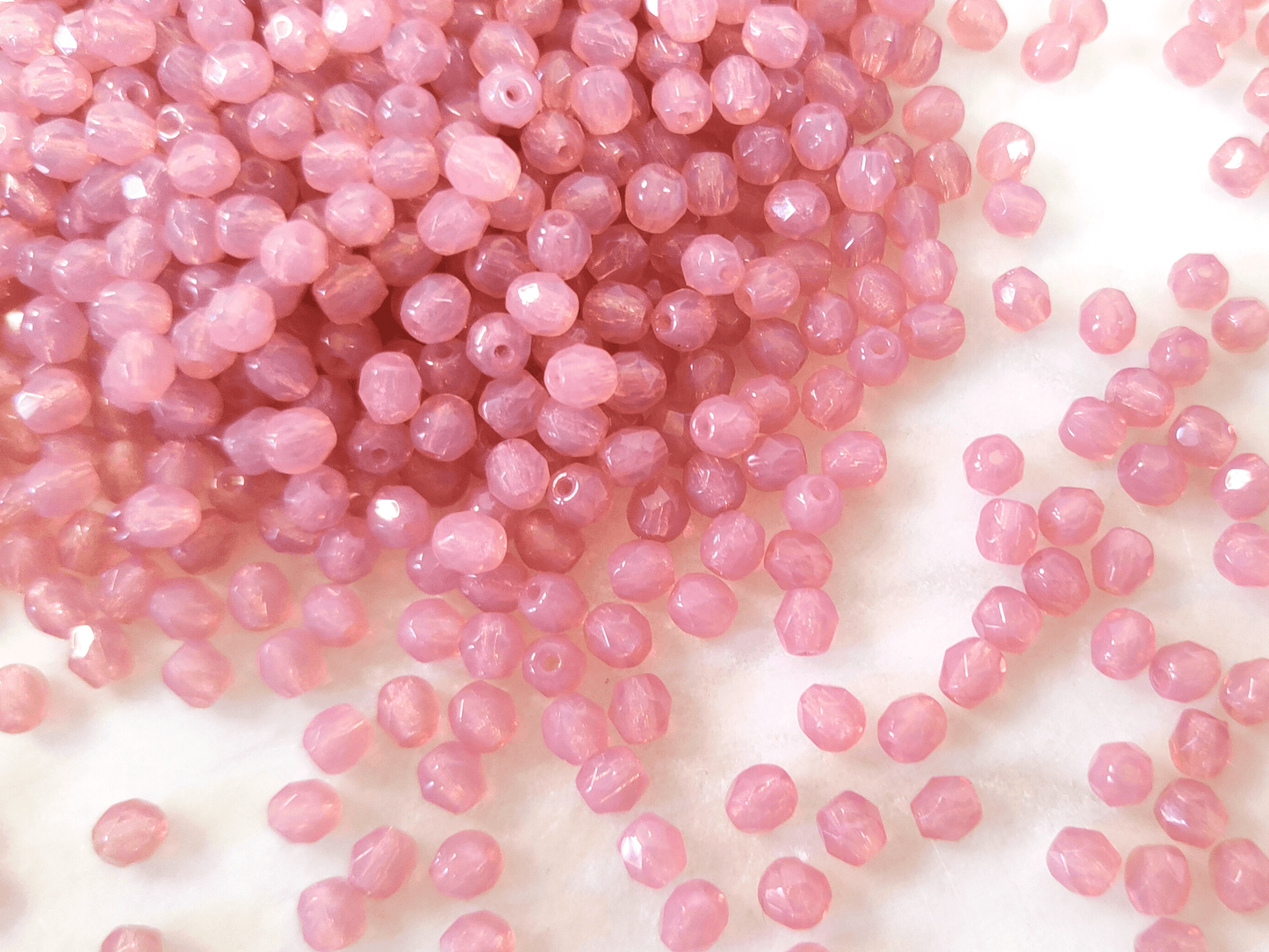 4mm Glasschliffperlen - milchig Rosa