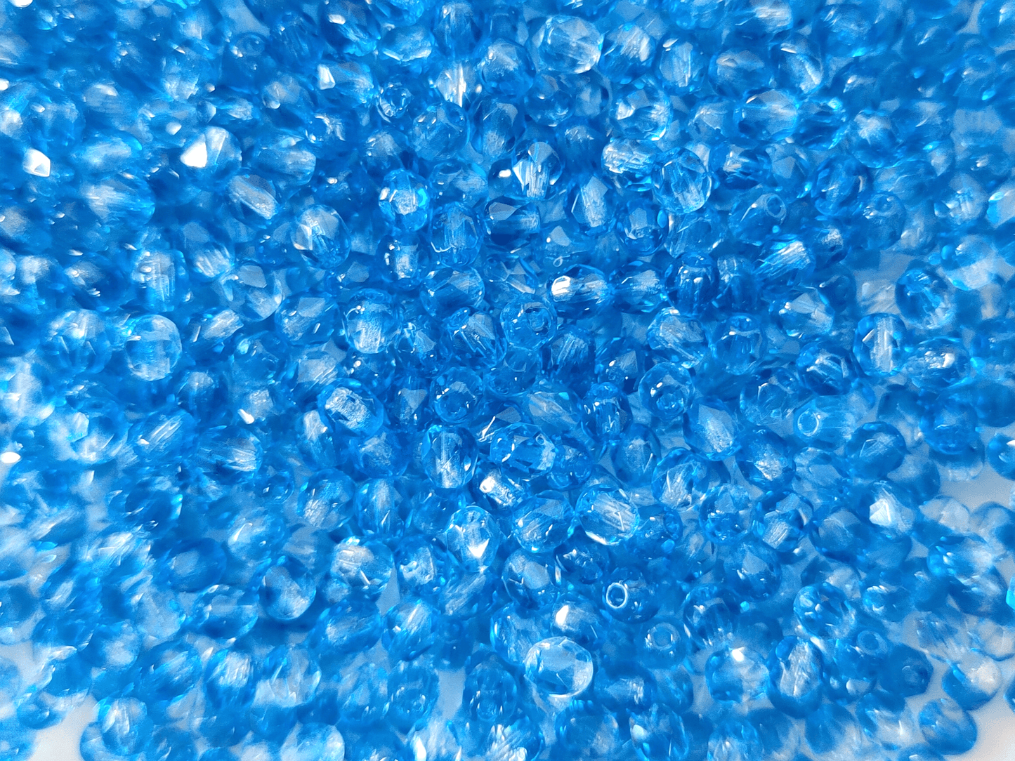 4mm Glasschliffperlen - Farblos & Blau