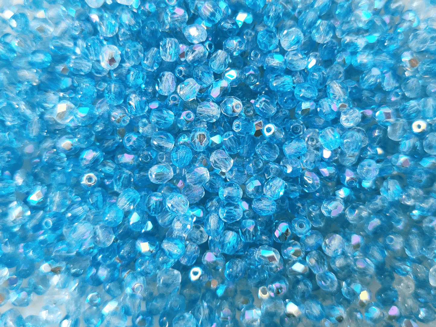 4mm Glasschliffperlen - ombre Blau AB