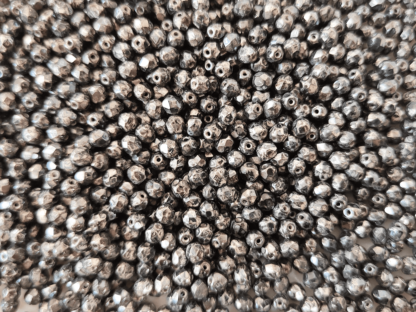 4mm Glasschliffperlen - Schwarz & Silber