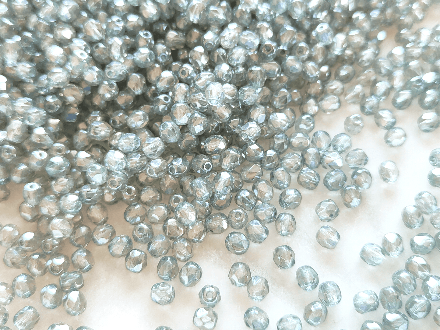 4mm fire-polished beads - pastel moos green