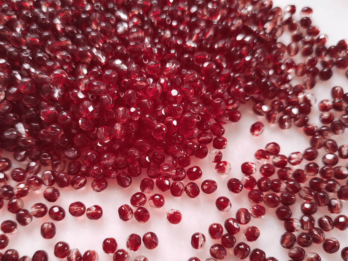 4mm Glasschliffperlen - Farblos & Dunkelrot