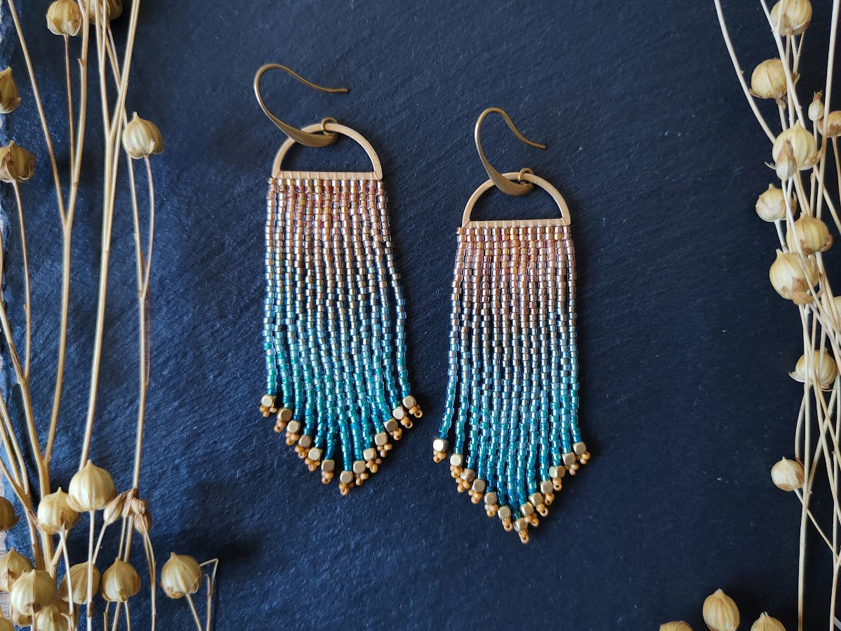 Shimmering fringe earrings "Odoti" with ombre design - salmon & light blue
