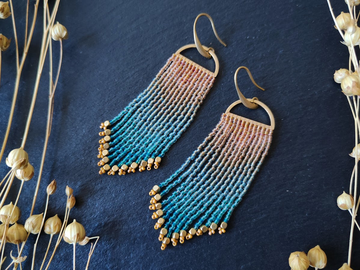 Shimmering fringe earrings "Odoti" with ombre design - salmon & light blue