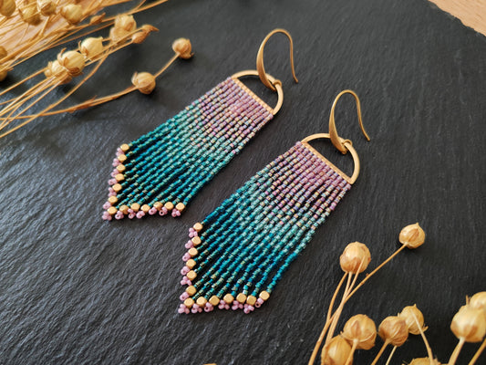 Shimmering fringe earrings "Odoti" with ombre design - lilac & turquoise