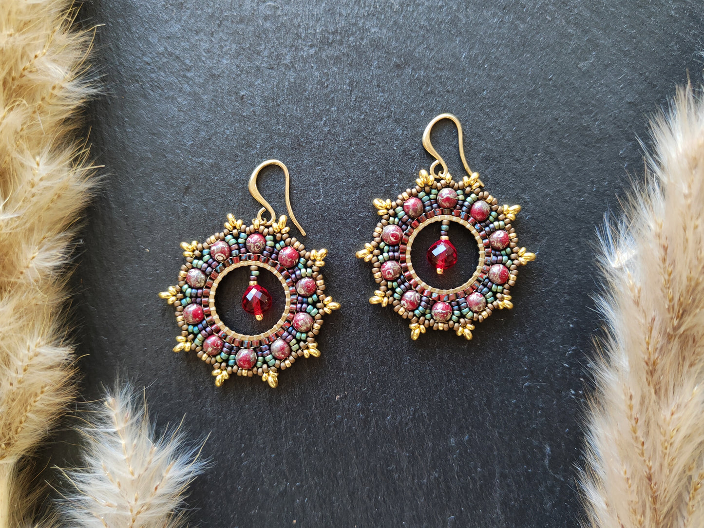 Woven earrings "Philippa" - olive & red