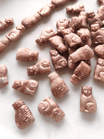 Sitting cat beads 17mm - beige, brown & copper