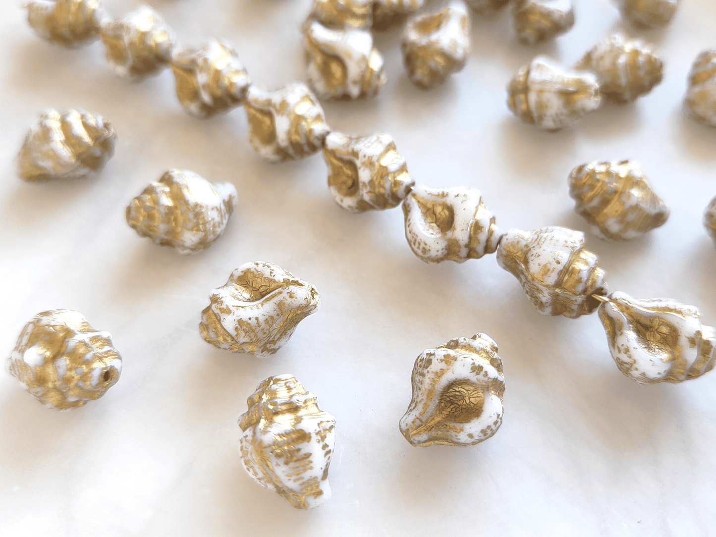 Murex shell beads 15x12mm - white & gold