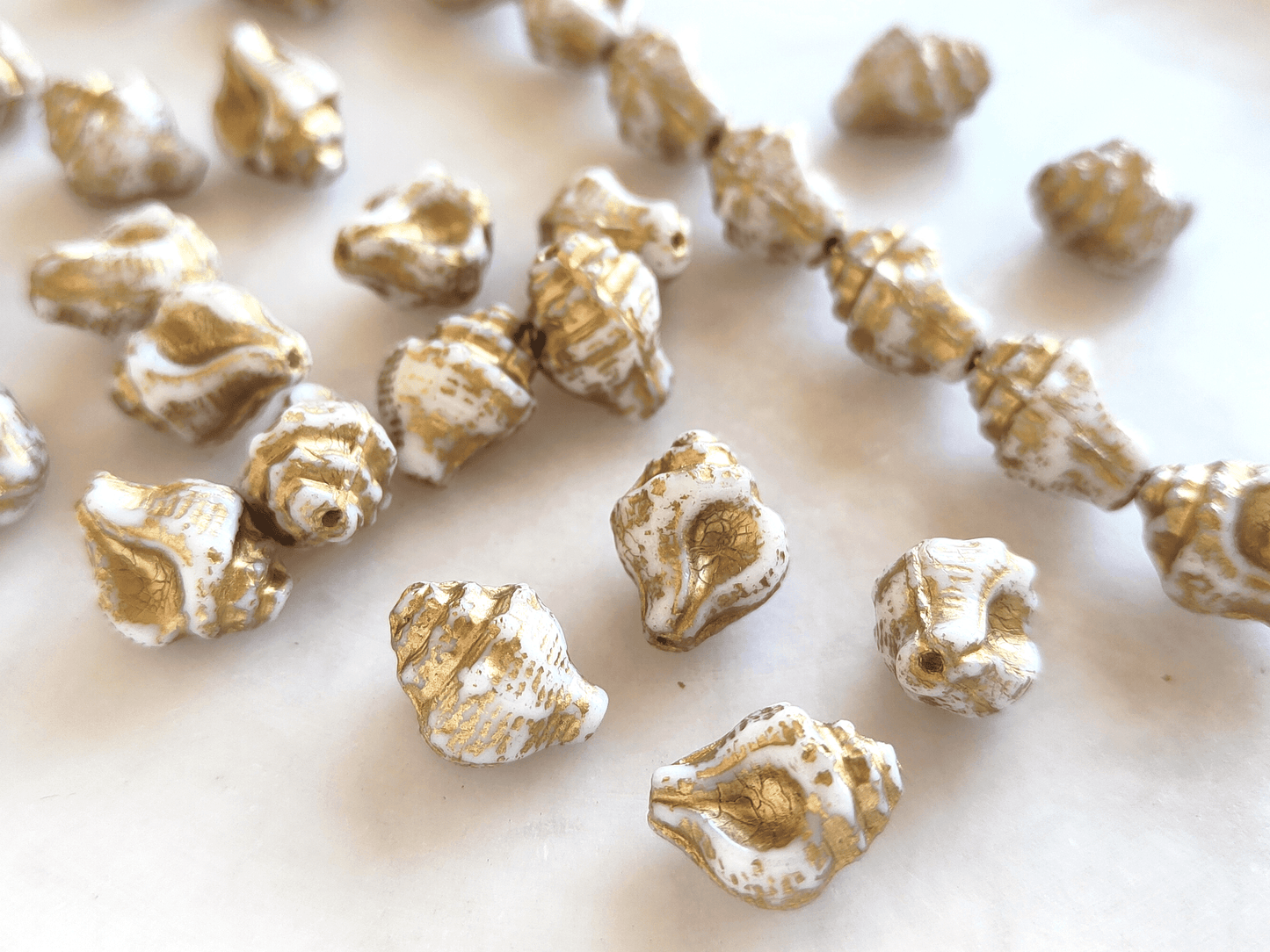 Murex shell beads 15x12mm - white & gold