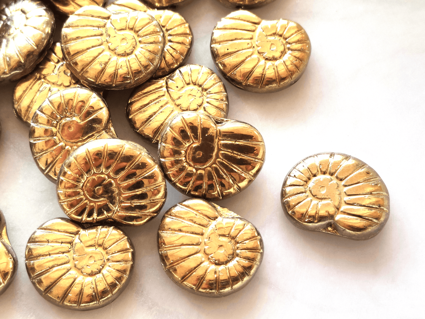 Snail shell beads 17x13mm - shiny gold