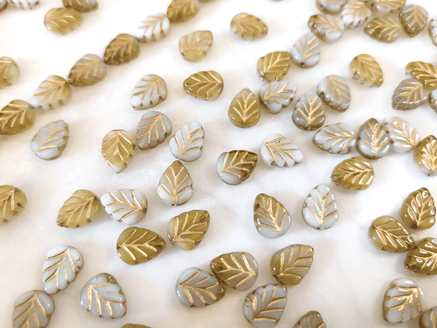 Minzblätter 10mm - Weiß, Hellgrün & Gold