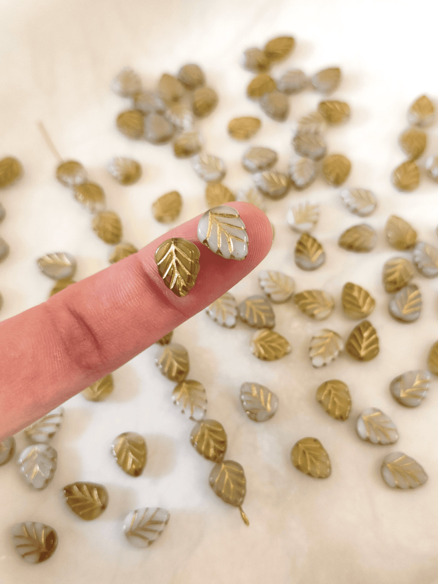Minzblätter 10mm - Weiß, Hellgrün & Gold