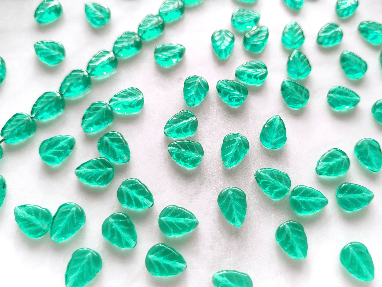Mint leaf beads 10mm - forest green / turquoise