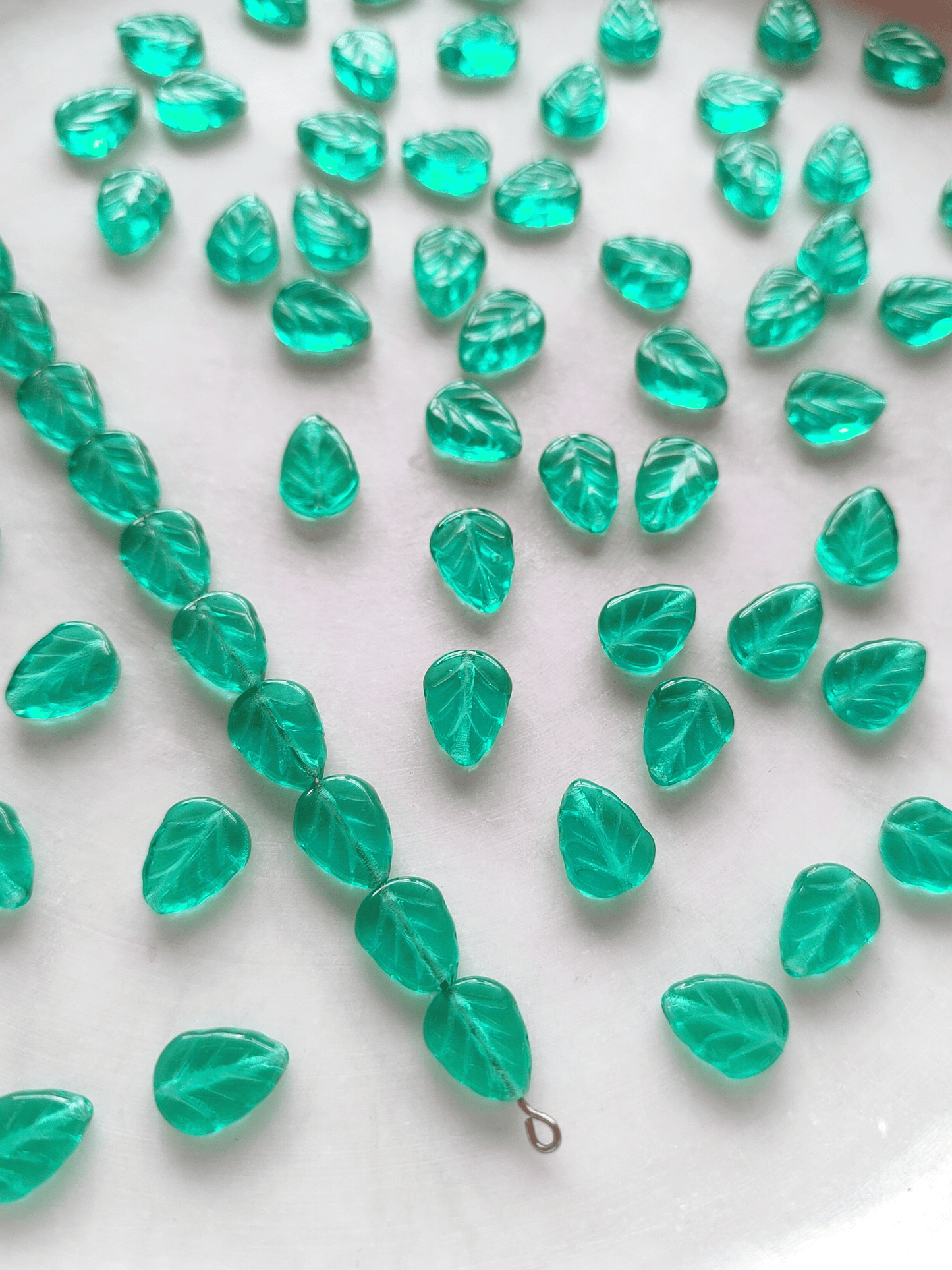 Mint leaf beads 10mm - forest green / turquoise