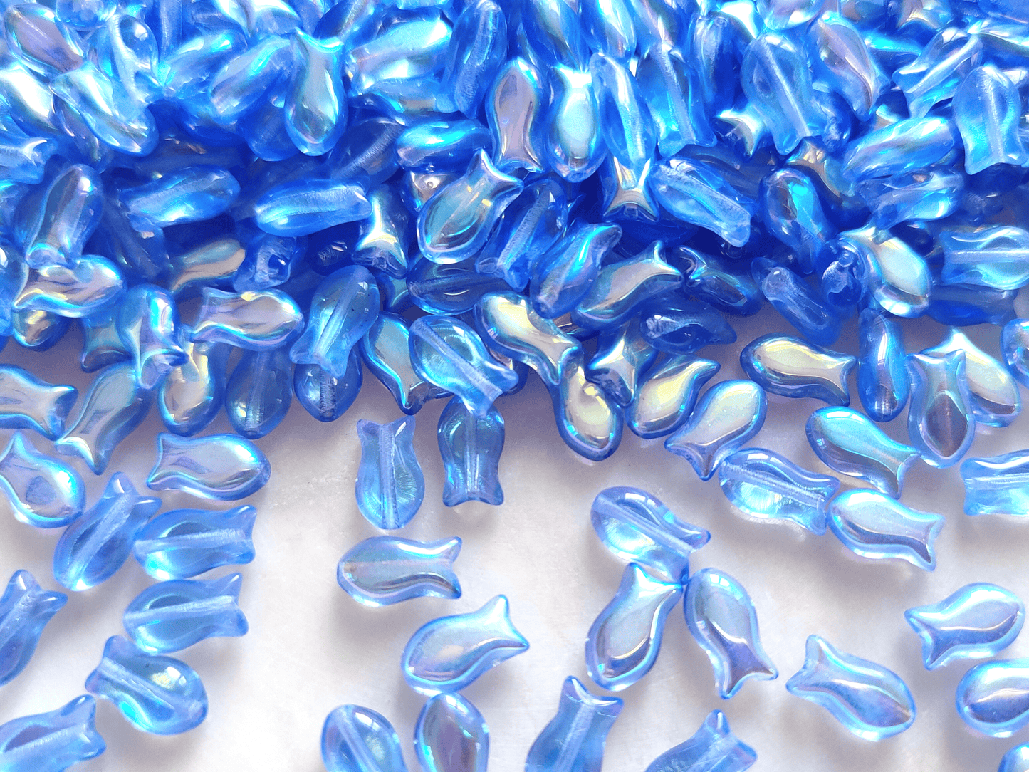 Fish beads 10x6mm - metallic blue