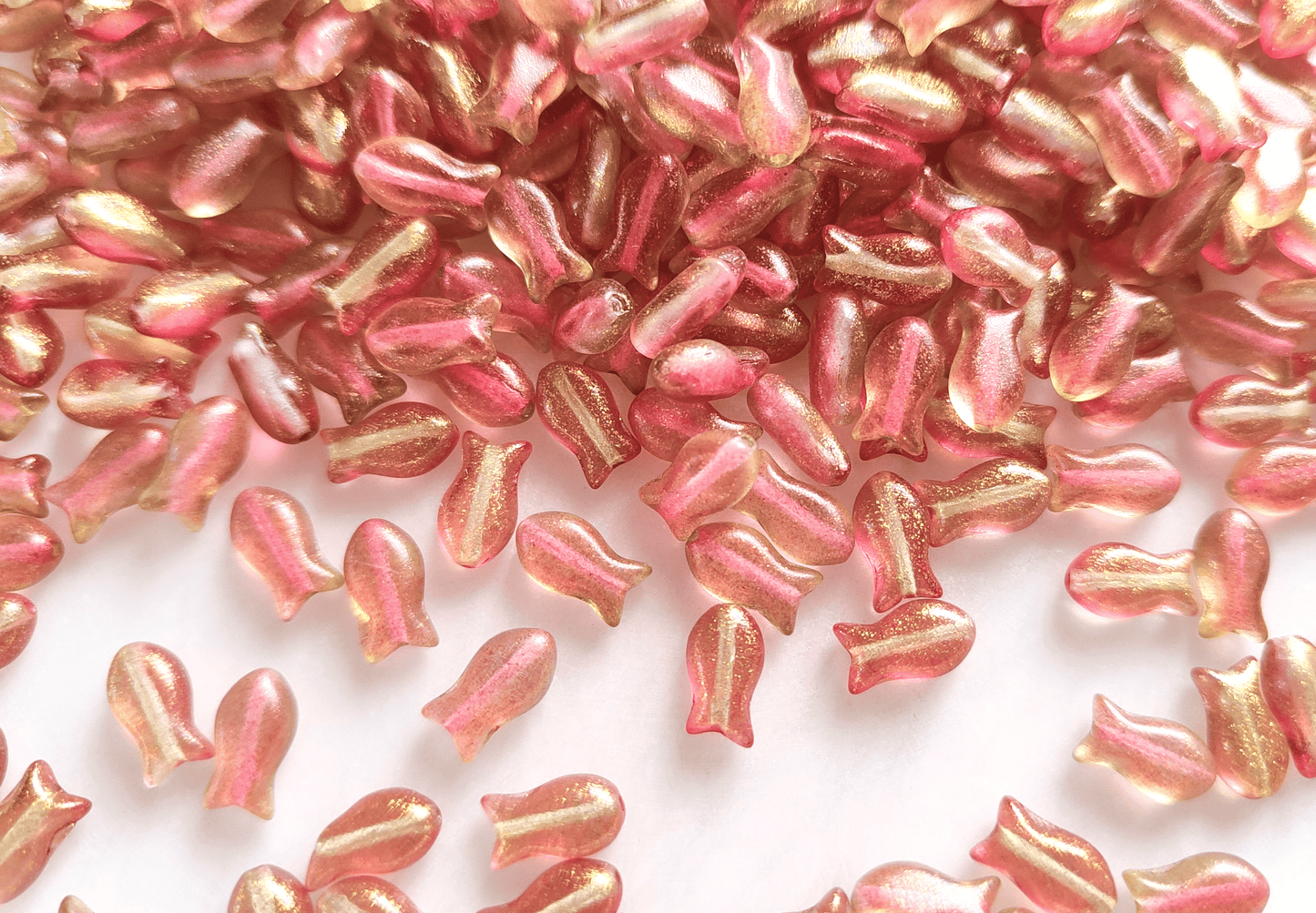Fish beads 10x6mm - muted pink & gold glitter