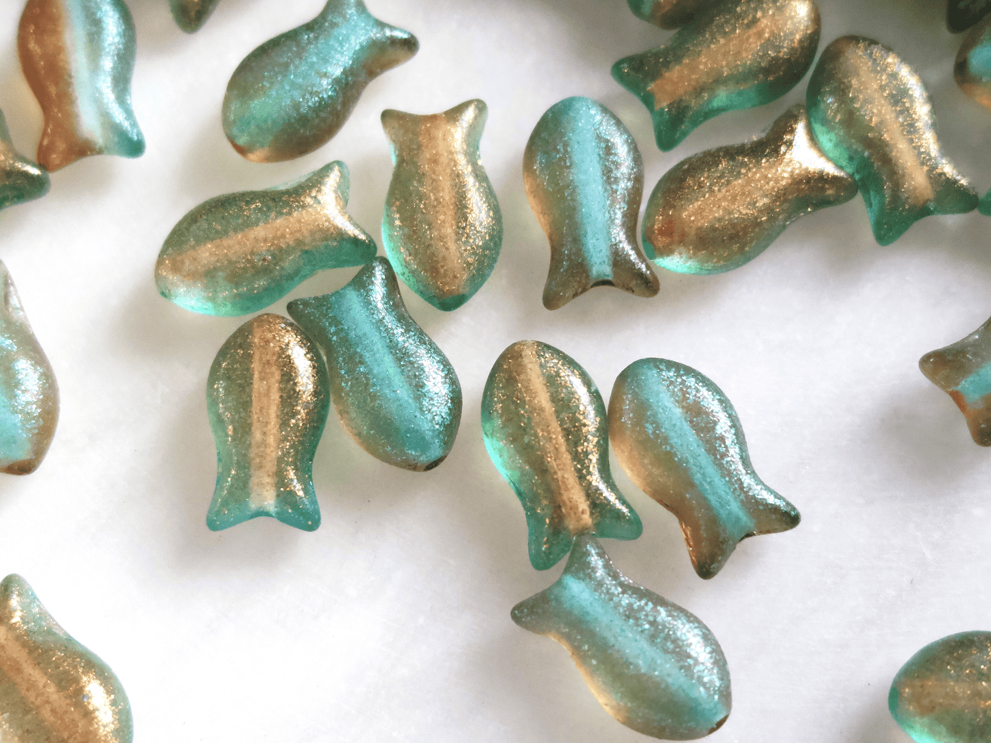 Fish beads 10x6mm - blue & brown glitter