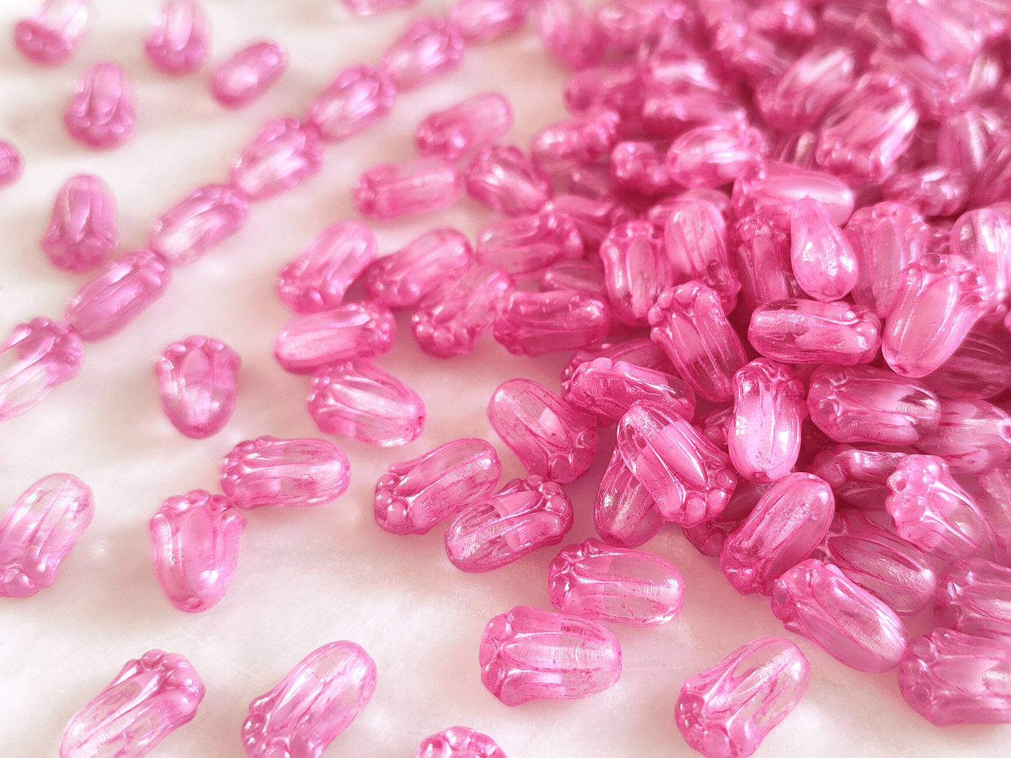 Tulip beads 12x8mm - colorless & pink