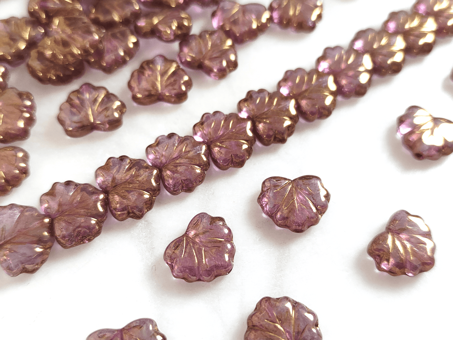 Vine leaf beads 13mm - purple luster