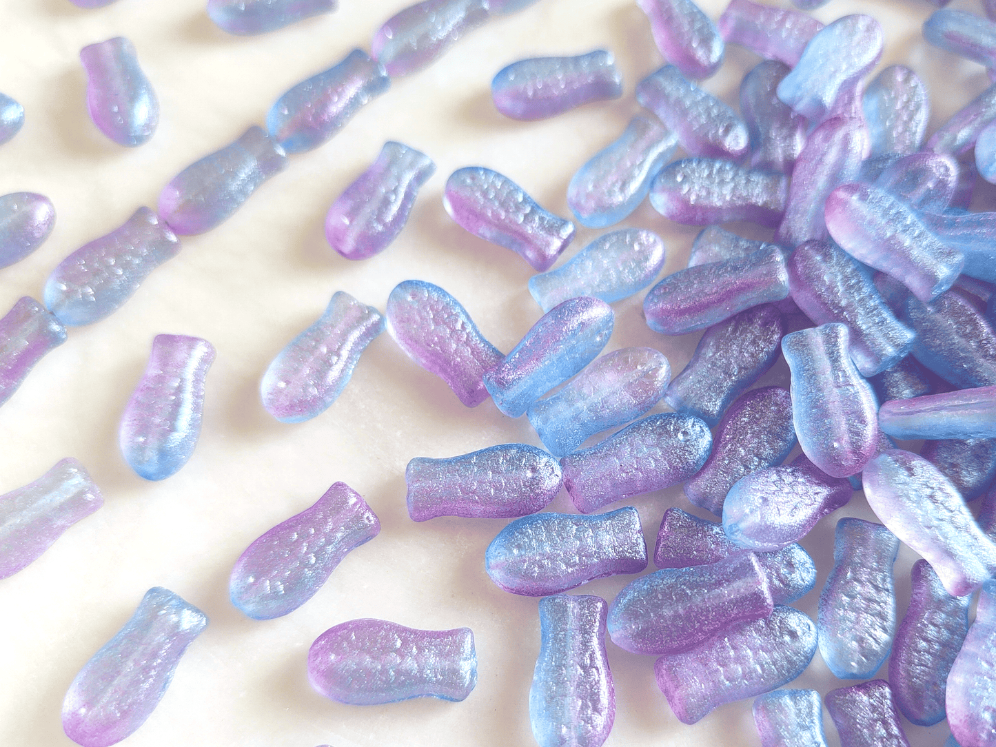 Chubby fish 14x7mm - ombre blue & purple shimmer