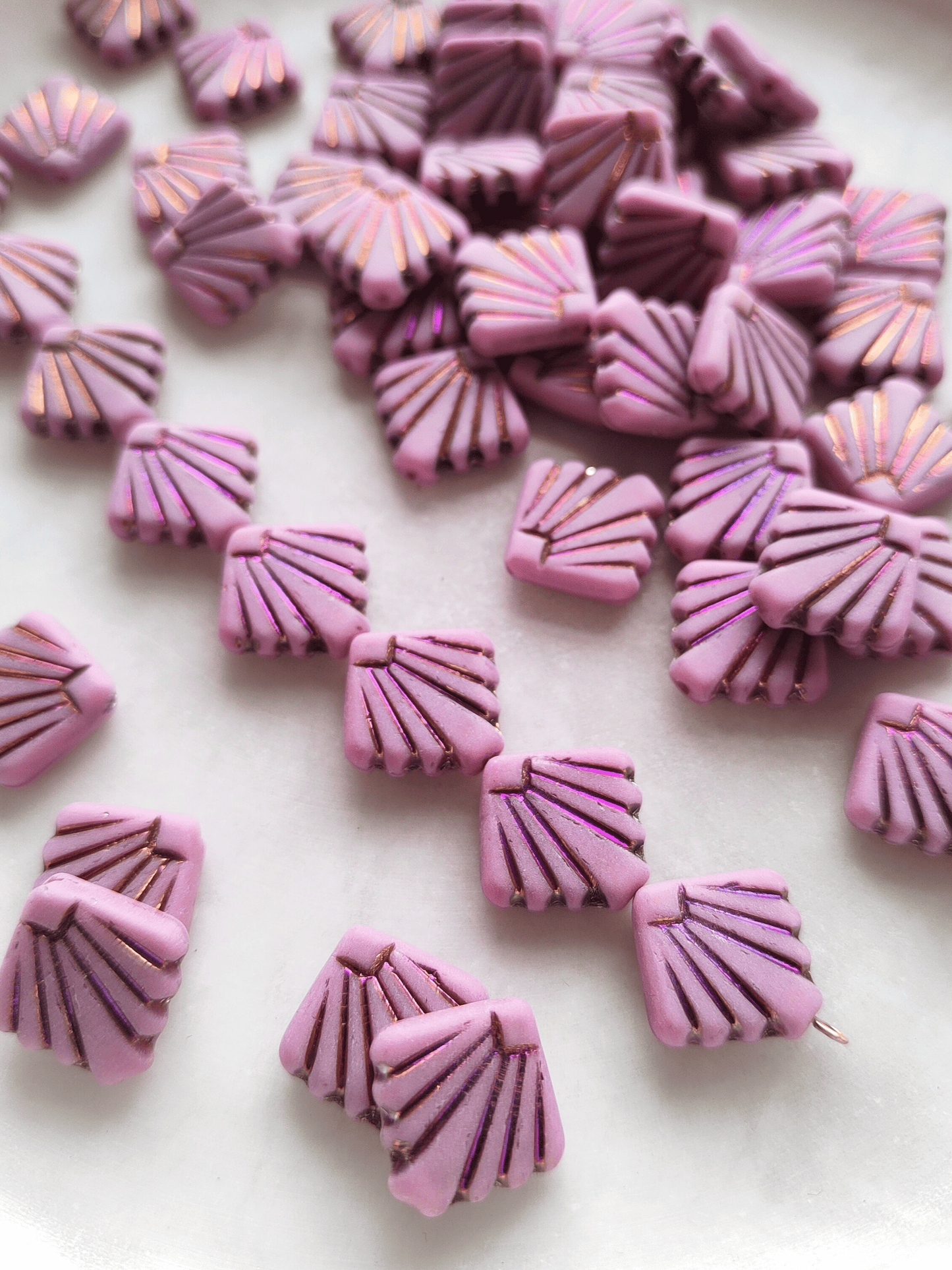 Fan ornament beads 17mm - pink & Marea