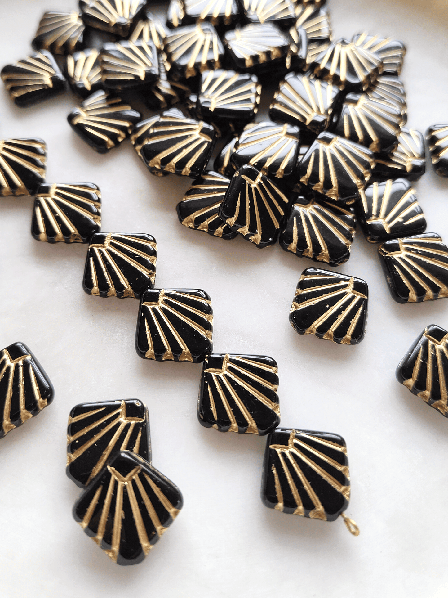 Fan ornament beads 17mm - black & gold