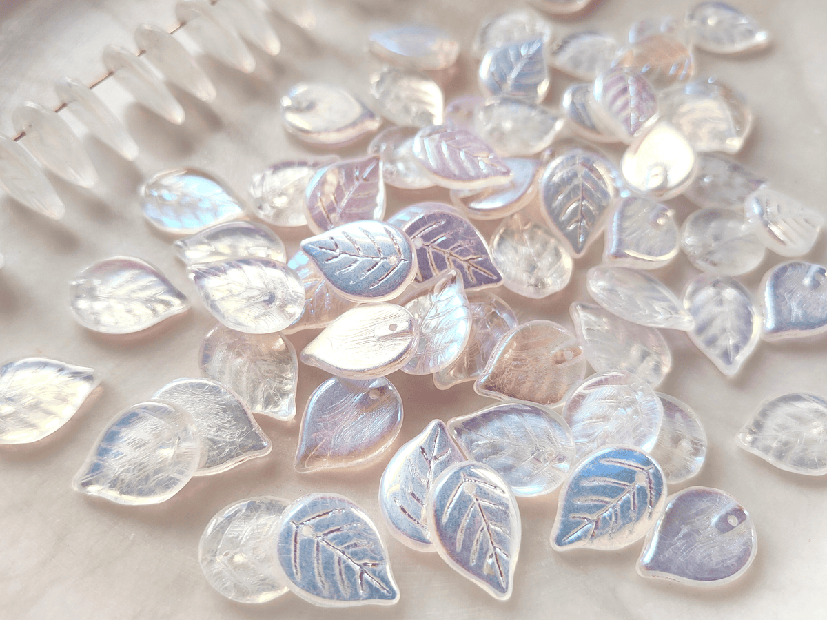 Apple tree leaf beads 18mm - white iris