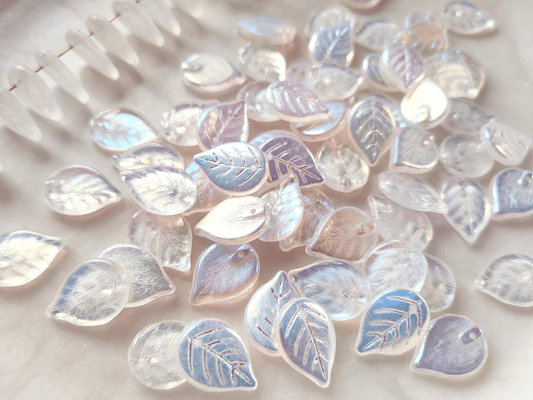 Apple tree leaf beads 18mm - white iris