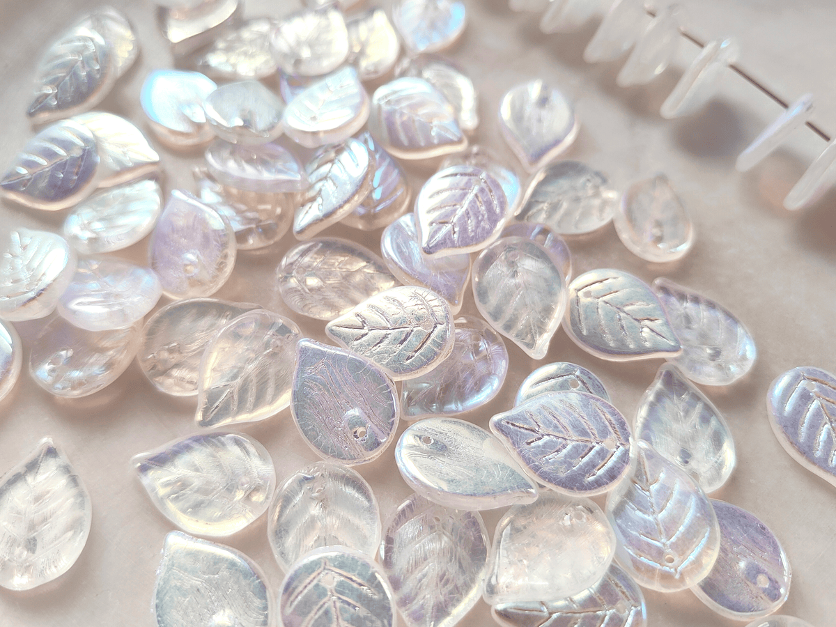 Apple tree leaf beads 18mm - white iris