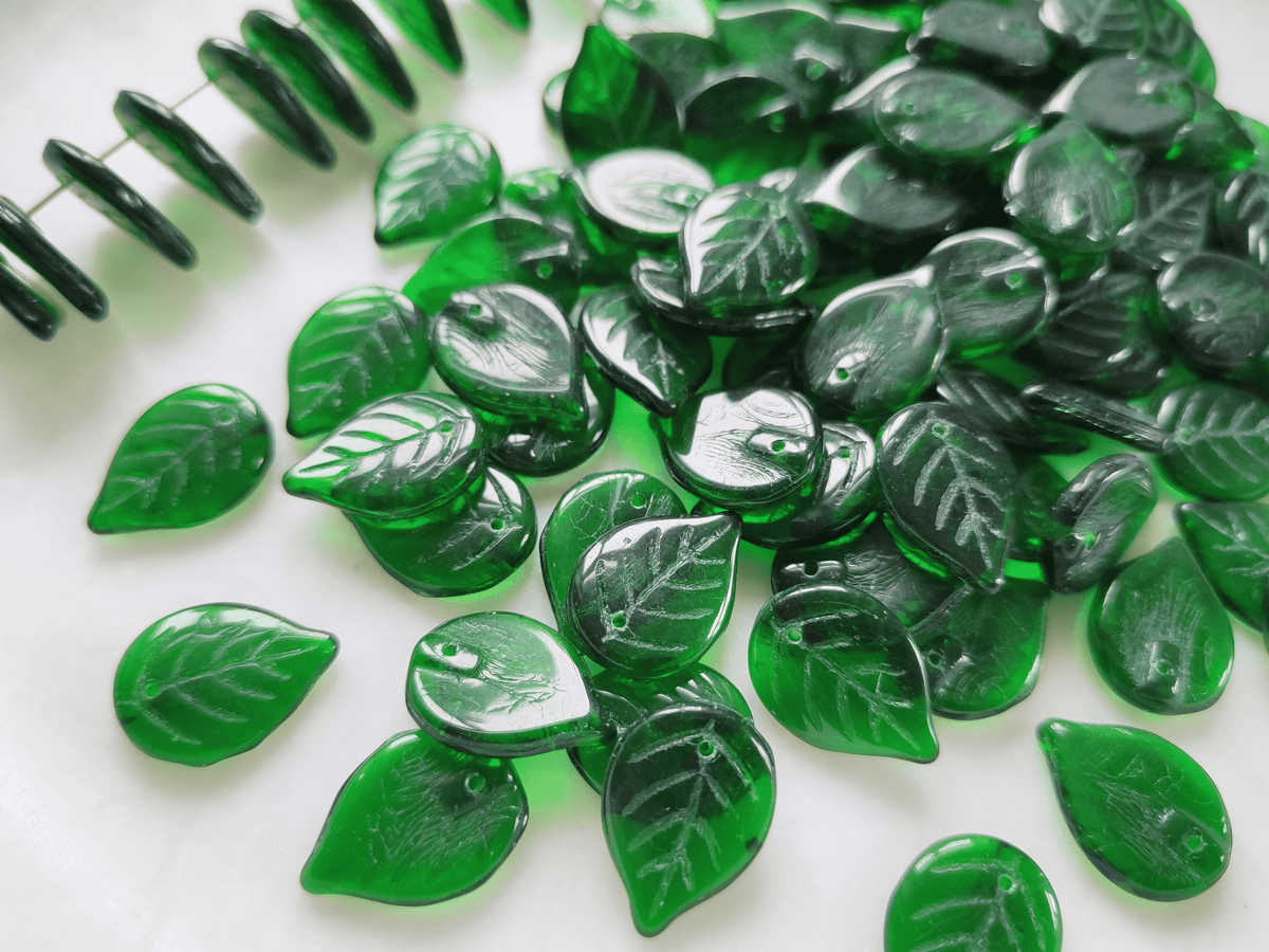 Apple tree leaf beads 18mm - fir green