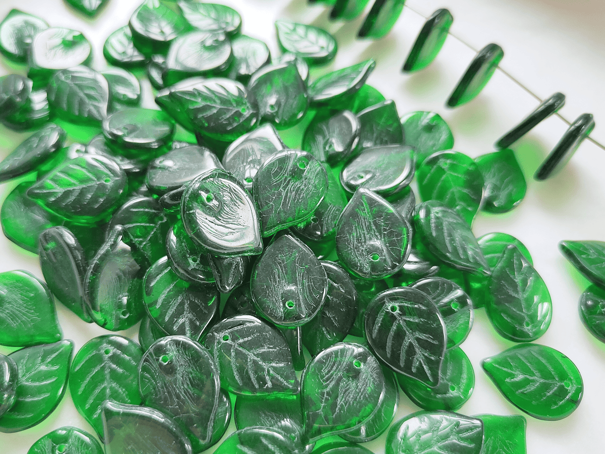 Apple tree leaf beads 18mm - fir green