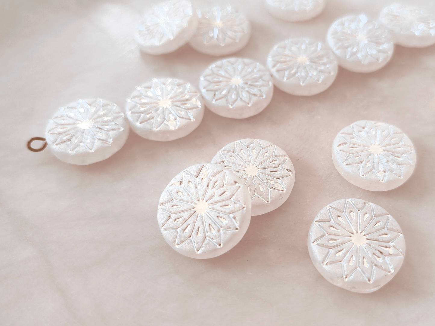 Flower ornament beads 18mm - matt white iris