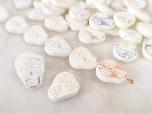 Skull beads 20x16mm - white iris