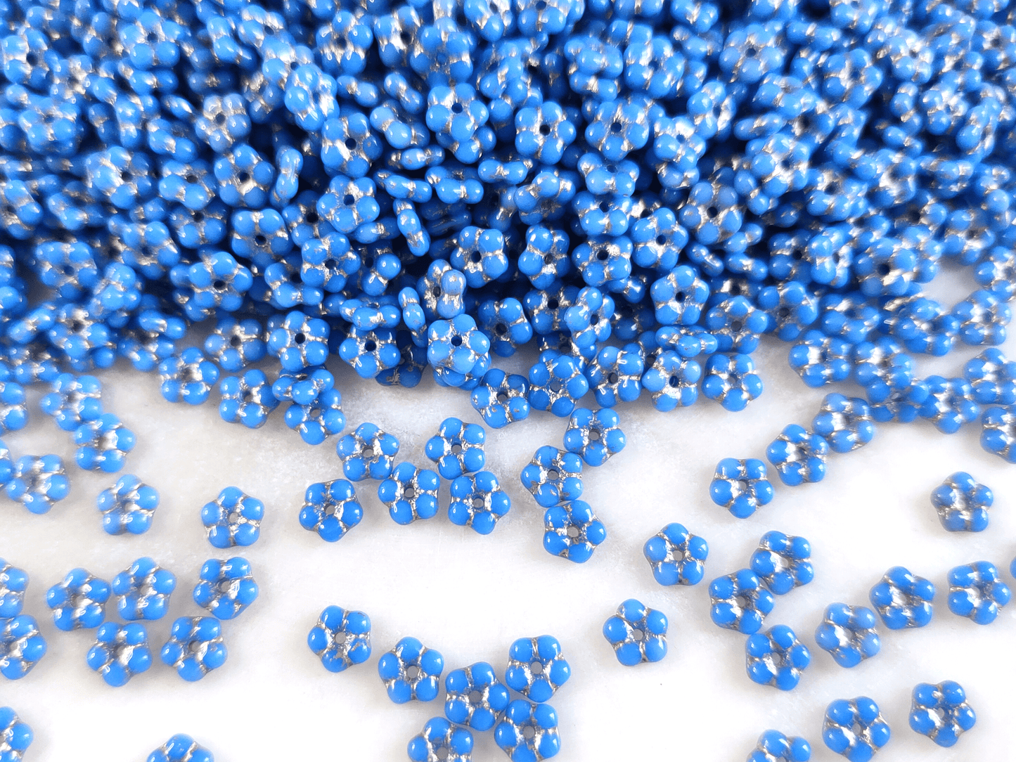 Forget-me-not flower beads 5mm - blue & gold