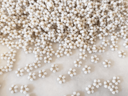 Forget-me-not flower beads 5mm - white & gold