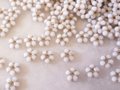 Forget-me-not flower beads 5mm - white & gold