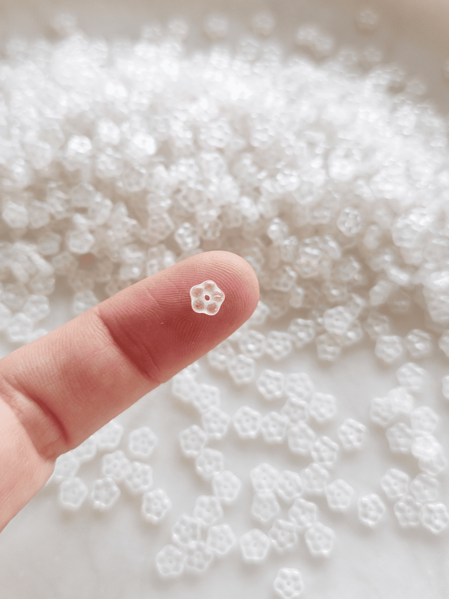 Forget-me-not flower beads 5mm - milky white iris