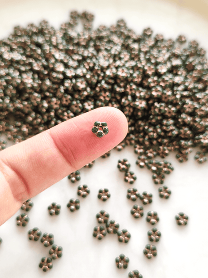 Forget-me-not flower beads 5mm - dark green & copper