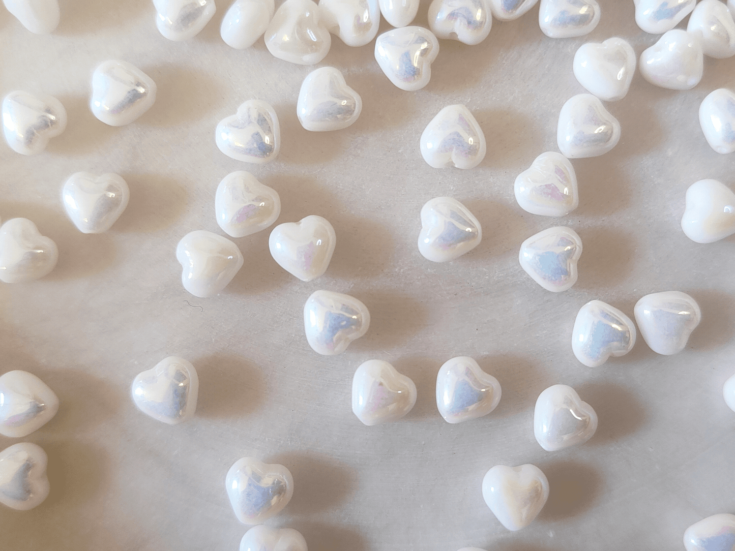 Love heart beads 6mm - white iris