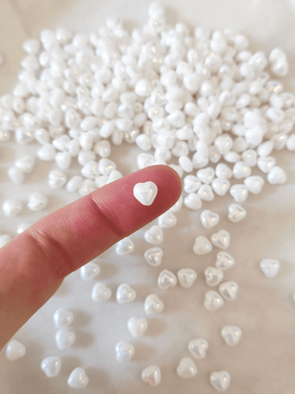 Love heart beads 6mm - white iris