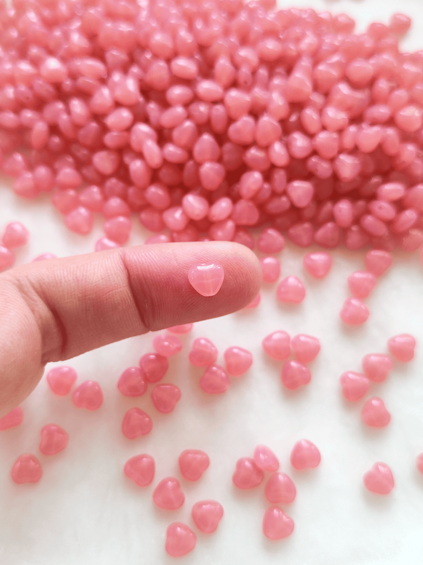Herzen 6mm - milchig Rosa