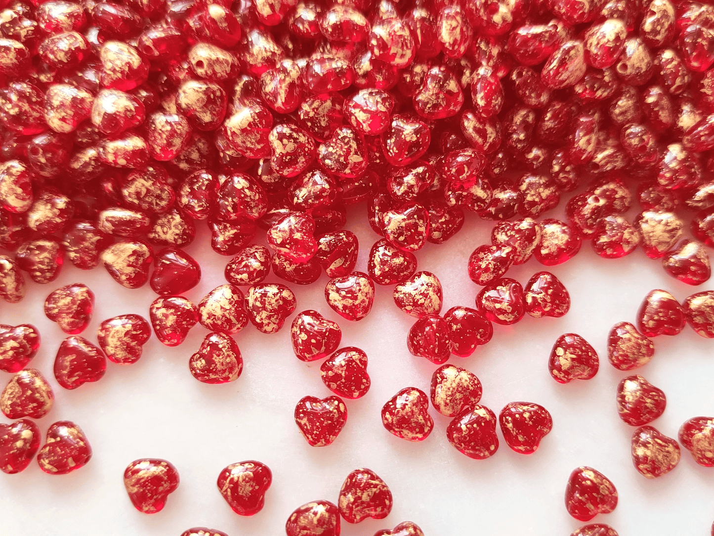 Love heart beads 6mm - red & golden speckles