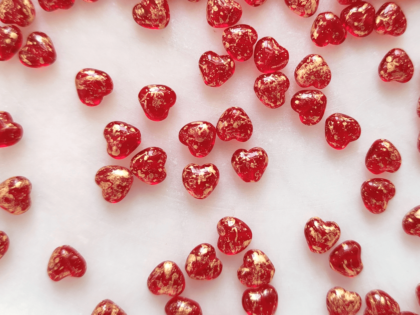 Love heart beads 6mm - red & golden speckles