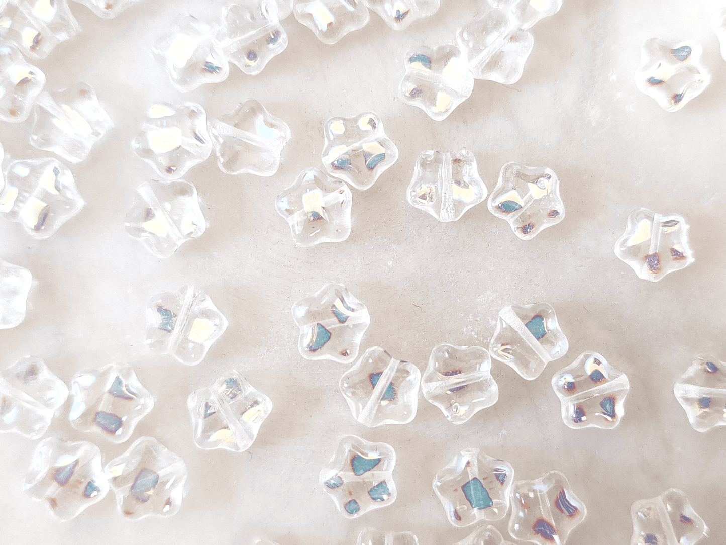 Star beads 8mm - colorless iris speckled