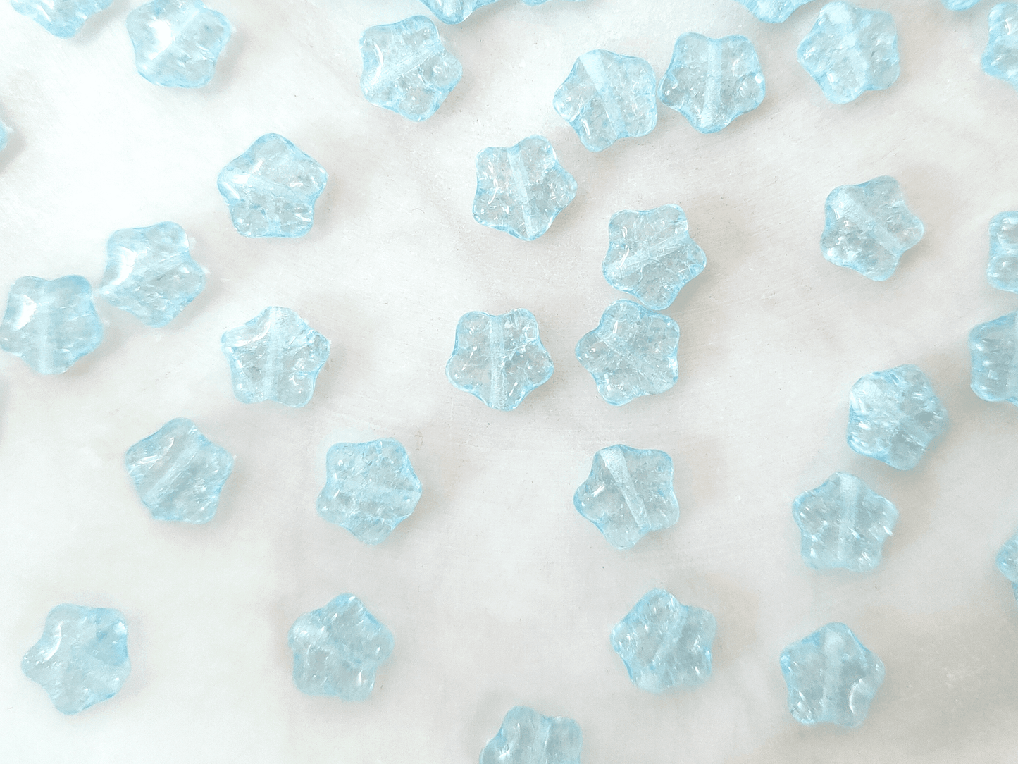 Star beads 8mm - light blue crackle