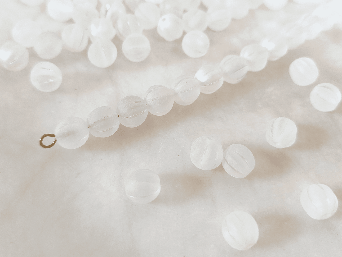 Melon beads 8mm - matt white iris