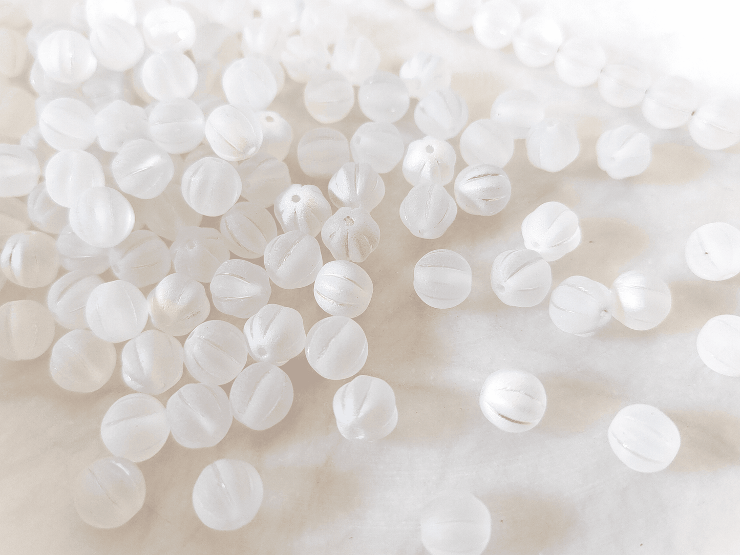 Melon beads 8mm - matt white iris
