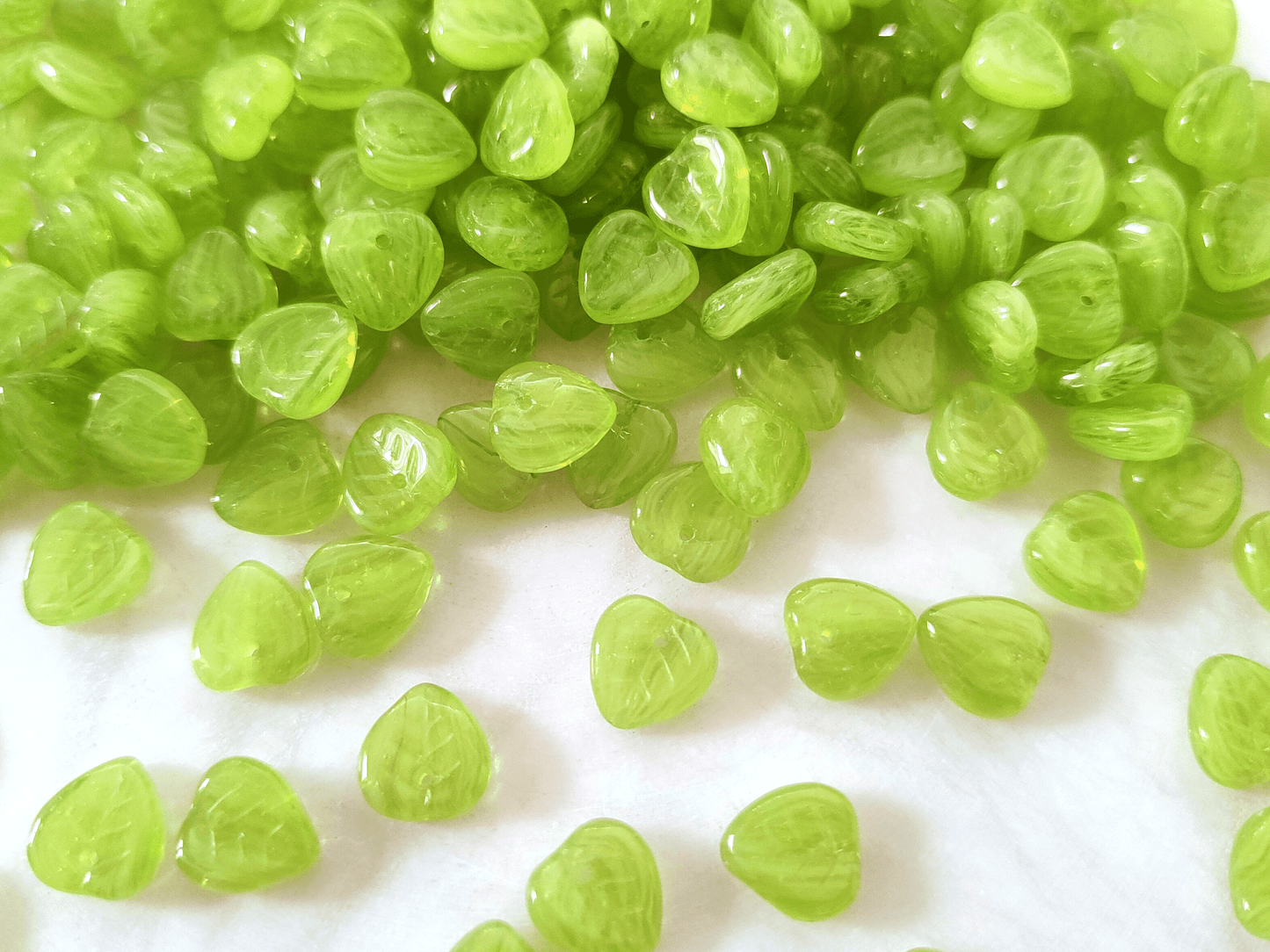 Linden leaf beads 9mm - linden green